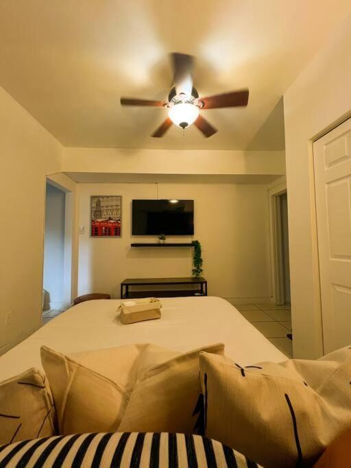 Cozy 1-Bedroom Rental In מיאמי מראה חיצוני תמונה